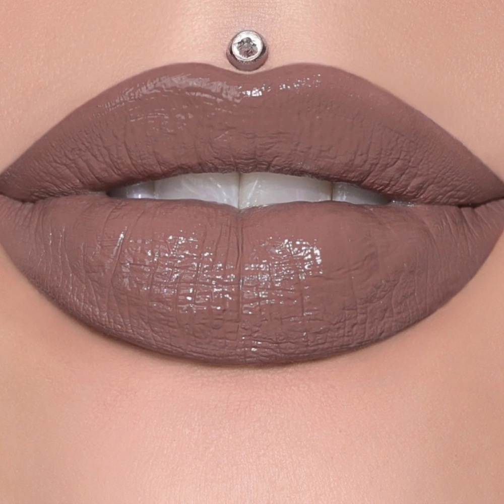 JEFFREE STAR SUPREME GLOSS TEA BAG